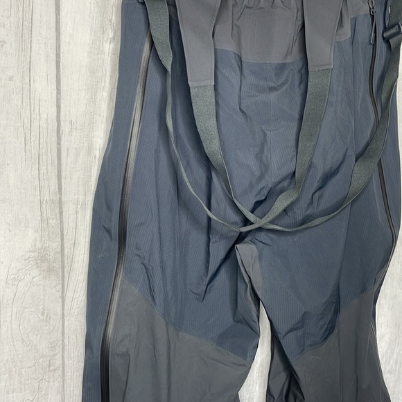 Mountain Hardware High Exposure Bib.​​ - Picture 8 of 10